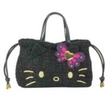 コラボ第3弾！「ANNA SUI×ハローキティ」ブラック基調の大人スタイルなバッグやチャーム登場