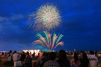 神戸港の夜空を彩る　メリケンパーク沖で定期花火イベント　GW中は5月2日に開催　年間日程も発表