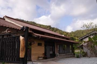 築100年の古民家をDIYで「ゲストハウス」に　移住者夫婦を虜にした島の魅力　【島根・隠岐の島】