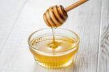 「『白くにごったはちみつ』は食べても大丈夫？　“にごり”を元に戻すための方法と注意点」の画像1