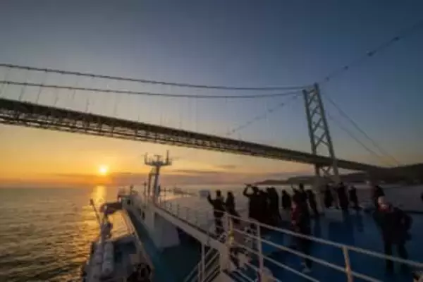 神戸港拠点レストランクルーズ船・ルミナス神戸2　明石海峡大橋の真下で初日の出を楽しむクルーズ開催
