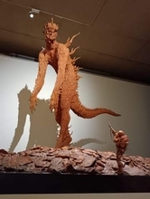 「ゴジラとは、何か」　生誕70周年記念　アーティストが現代アートで表現　神戸ゆかりの美術館