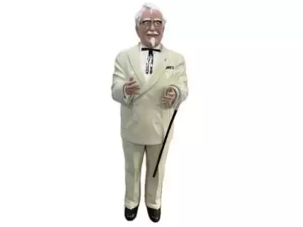 「度入りメガネ」「お座りスタイル」　店頭でおなじみ“カーネル立像”にまつわる5つのトリビア