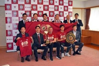 ヴィッセル神戸、J1百年構想リーグVを神戸市に報告　主将の山川「スポーツの力で街を盛り上げたい」