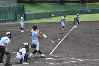 夏の高校野球兵庫大会　熱戦開幕　尼崎西、西脇らが初戦突破　雨で3試合が中止、1試合が継続試合に