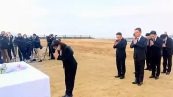 明石・大蔵海岸砂浜陥没事故24年 「安全・安心を基軸に」丸谷聡子市長ら献花、市民守る決意新たに