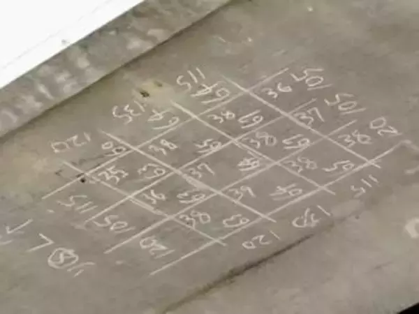 新しく建設中の橋にイタズラ書き!?←いいえ、ちがいます　「むしろ大切な“落書き”なんです！」