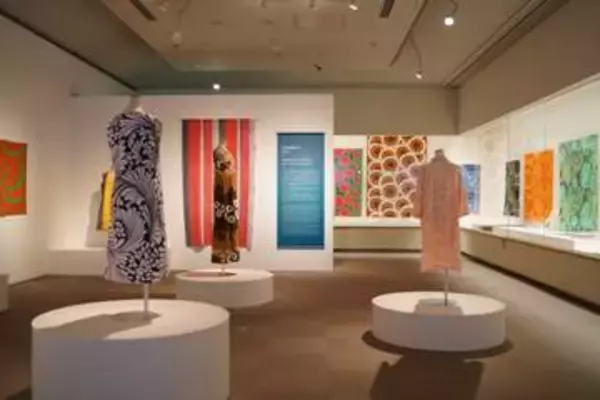 カラフルで大胆なデザインは自然の美しさの象徴　生活に根付くスウェーデンのテキスタイル