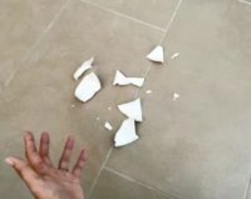 12月31日は「皿投げて割る」←デンマークの定番です　世界の個性的すぎる大晦日を若手芸人が紹介！