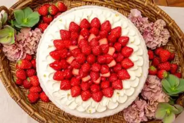 【キル フェ ボン】母の日限定タルトが登場！赤いカーネーションをイメージしたティラミス発売