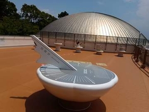 明石市立天文科学館リニューアルオープン　クラゲ日時計が仲間入り　国内現役最古のプラネタリウムも