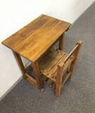 「昭和っぽい『いたずら』アレコレ　ブーブークッション、ガムパッチン…学校の机は落書きだらけ!?」の画像1