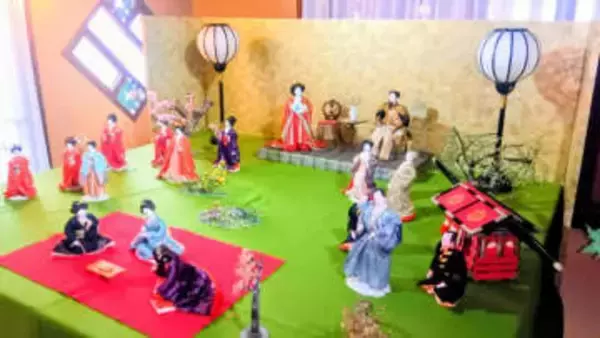 豪華絢爛のお雛さま 洋装の明治天皇、桜を愛でる… 芦屋・ヨドコウ迎賓館「雛人形展」