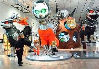 過剰な「存在」から圧倒的「消滅」へ　森村・ヤノベ・やなぎの“驚異の部屋”　大阪中之島美術館