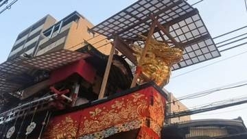 祇園祭、令和に進化する「大船鉾」烏と兎をモチーフに装飾 スケッチに込める男性の思いは...