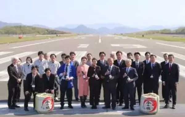 JAL客室乗務員も酒造りに参加、但馬発・日本酒『香住鶴 生酛 吟醸純米 舞翔』3000本限定販売