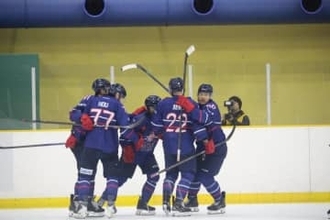 スターズ神戸　ホーム初戦白星ならず　アジアリーグアイスホッケー　熱いプレーはファンを魅了！