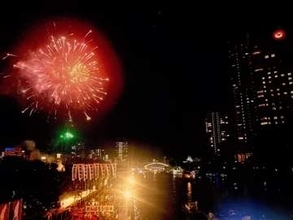 天神祭、クライマックス “船渡御絵巻”  3000発の奉納花火 関西に夏本番来たる！