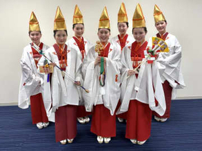 播磨国総社射楯兵主神社の『福娘』　姫路市内各所へ表敬訪問　「地域に笑顔と縁起を届ける」