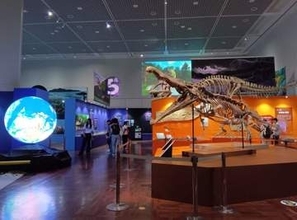 「大絶滅展」待望の大阪展スタート　地球の生命史、5度の危機と再生に迫る　551蓬莱とのコラボも