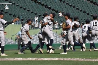 夏の高校野球兵庫大会　明石商、2年ぶりの決勝　狭間監督「うちの野球をやり続けて、最善を尽くす」