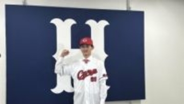 「もみじまんじゅうをいつも食べていた」現役ドラフトで楽天からカープに　辰見鴻之介が入団会見