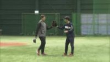 カープ栗林と森浦が自主トレ公開　ともに汗流す
