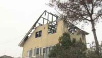 被害女性は「若い男に包丁を持って脅された」と説明　広島県東広島市の男性殺害事件で　通報者は「呼び鈴連打で目が覚め、血を流した被害者が居た」　警察が捜査