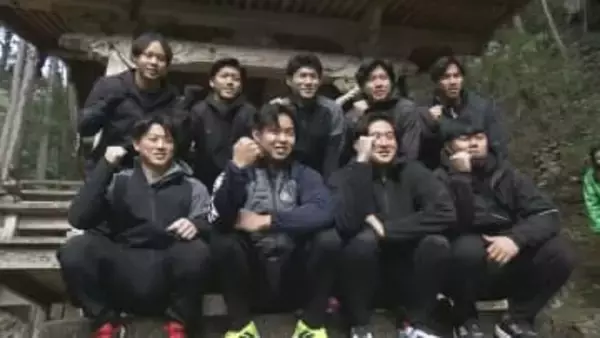 園児のCCダンスにドラ1平川も笑顔！カープ新人9選手が「鯉の神社」で必勝祈願！