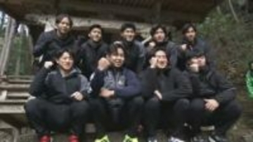 園児のCCダンスにドラ1平川も笑顔！カープ新人9選手が「鯉の神社」で必勝祈願！
