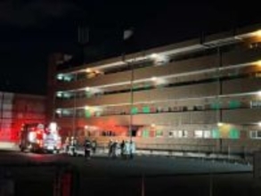 「1階の方から炎が見える」4階建て共同住宅で火事　1階部分から成人男性1人が発見されるも意識無し　広島・福山市