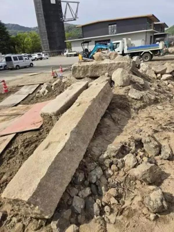 【独自】かつて建設の護国神社の遺構とみられる石材発見　９月供用開始の「（仮称）まちづくり支援拠点施設」の工事現場で　広島県福山市