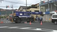 クレーン車が建物に衝突　広島県呉市の国道31号　運転手(50代)は事故直前に意識を失っていたか　搬送先の病院で死亡確認　現場付近が一時通行止めに