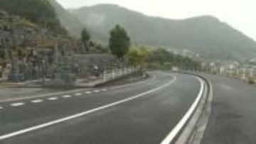 バイクと軽乗用車が正面衝突　バイクの男性(19)死亡　現場は緩やかなカーブ　バイクがセンターライン超えて走行か　広島・三原市