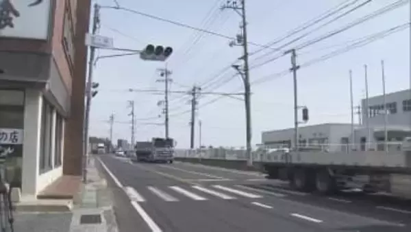 信号の柱に車が衝突　助手席の男性が重体　車を運転していたベトナム国籍で自称・通訳の男性の呼気からは基準値超のアルコールも検出　広島