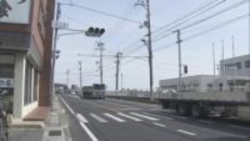 信号の柱に車が衝突　助手席の男性が重体　車を運転していたベトナム国籍で自称・通訳の男性の呼気からは基準値超のアルコールも検出　広島