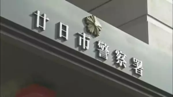立ち往生した大型トラックの元へ緊急走行していたパトカーがスリップ　標識などに衝突　当時路面は凍結　けが人なし　広島