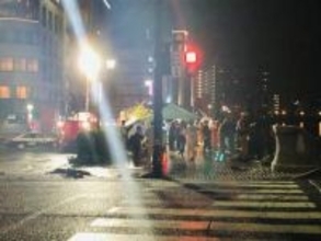 【速報】「車両と車両が衝突して川に転落した」と通報　転落した車から１人救出　広島市中区の平和大通りの交差点付近で