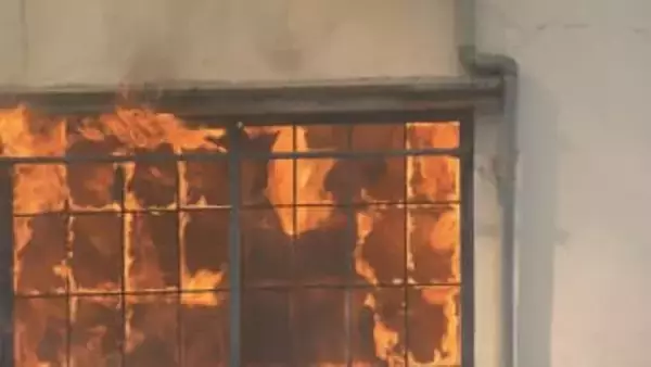 「『火事だ すぐ逃げろ』と外を見ると炎が赤々と…」広島市中区の２階建てアパートが全焼　男性1人が意識不明の重体　消防車15台ヘリ１台が出動