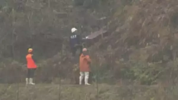 山あいの箱ワナにかかった子グマ　山に返される　親子での目撃情報も親グマ現れず　広島