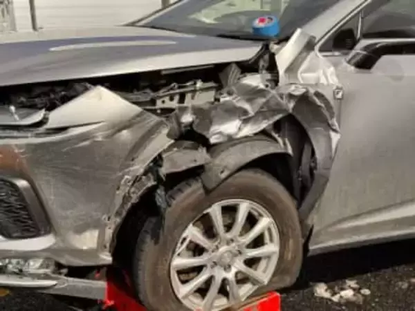 「スリップしたと思いハンドルをきった」広島市南区の国道２号で4台が絡む事故　2人が軽傷で搬送