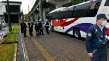 【速報】「ナイフを所持した男が…」高速バスの車内で折りたたみナイフ所持か　60代の男を現行犯逮捕　　警察が安全確保し突入　広島