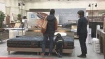 「ベッドは生活の中でもなくではならない」国内外80社1万2000点の家具を展示販売　THE家具メッセ広島2026