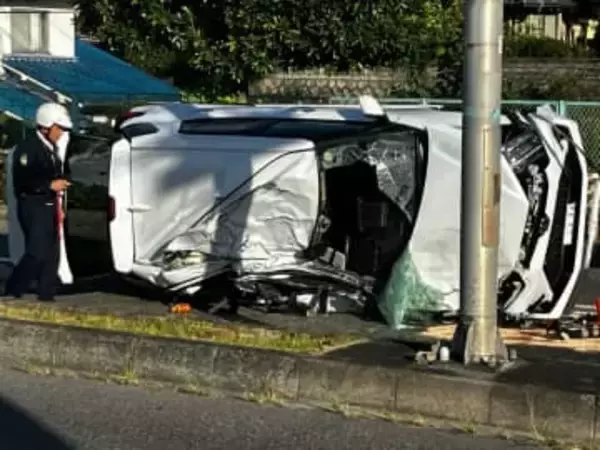 「車と車の事故　1台が横転して中に閉じ込められている」　車同士の事故で58歳男性が意識不明の重体　50代女性が重傷　小学生男児が軽傷　広島市安佐北区