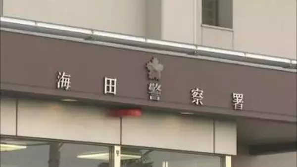 乗用車が大型バイクと衝突　大型バイク運転の男性（22）が意識不明の重体　車が店舗から出て右折しようとした際に衝突か　広島