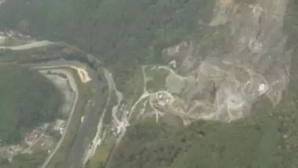 「ベルトコンベヤーに挟まれている」男性(50代)が死亡　砕石場で作業中か　広島・大竹