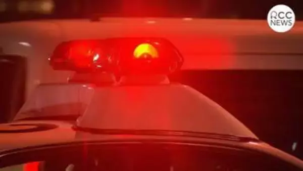 「暴走族が危険運転している」と通報　パトカー追跡中に原付バイク同士が接触して転倒　乗っていた３人はバイクを乗り捨て逃走で警察は行方追う　広島