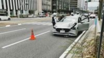 「シャレオの入り口に車が突っ込んだ」と通報　広島市中心部にある地下街の入り口壁に車が衝突　周囲の人にけが人はなし