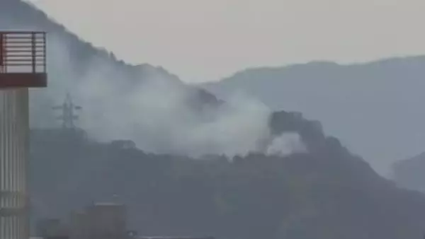 【速報】「キャンプの火が近くの木に燃え移った」広島市南区の金輪島で林野火災　ヘリコプターが消火活動で鎮圧