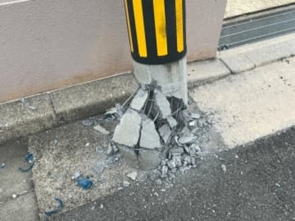 電柱と衝突